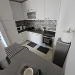 Lovely 1-bedroom Unit With Free Parking *