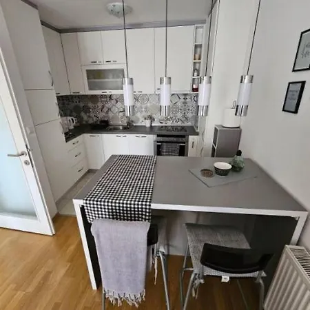 Lovely 1-bedroom Unit With Free Parking Apartamento