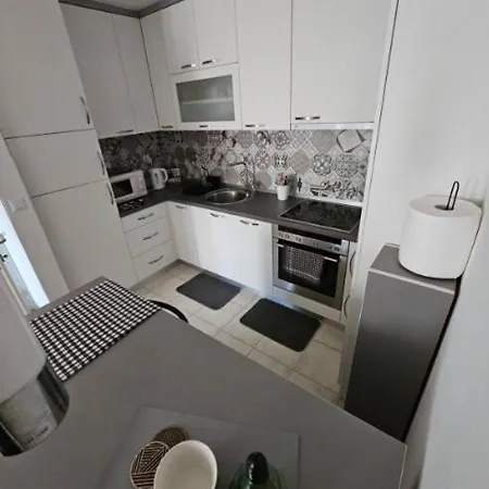 Lovely 1-bedroom Unit With Free Parking *