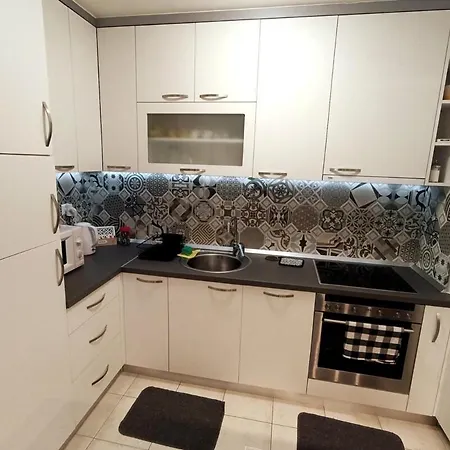 Lovely 1-bedroom Unit With Free Parking Saraievo