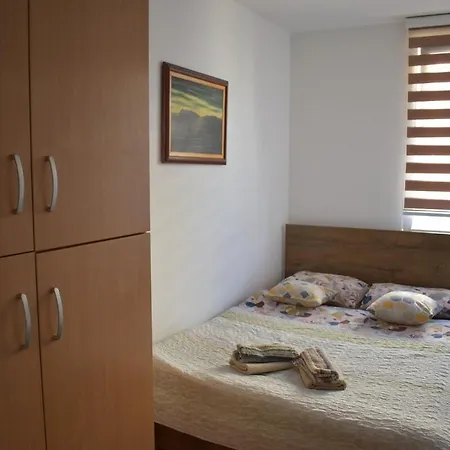 Apartment Lovely 1-bedroom Unit With Free Parking