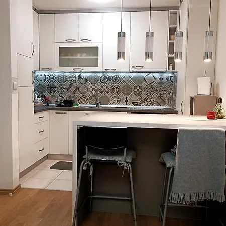 Lovely 1-bedroom Unit With Free Parking Apartamento Saraievo
