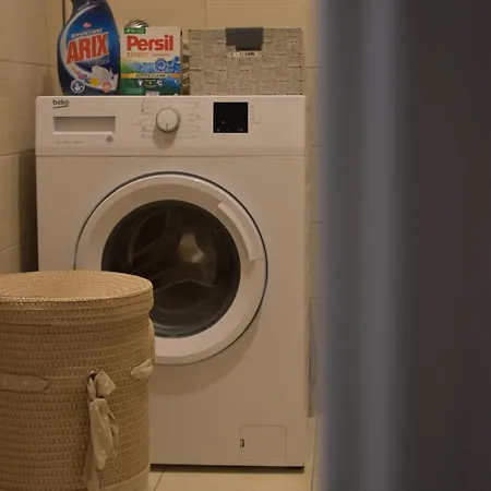 Lovely 1-bedroom Unit With Free Parking *