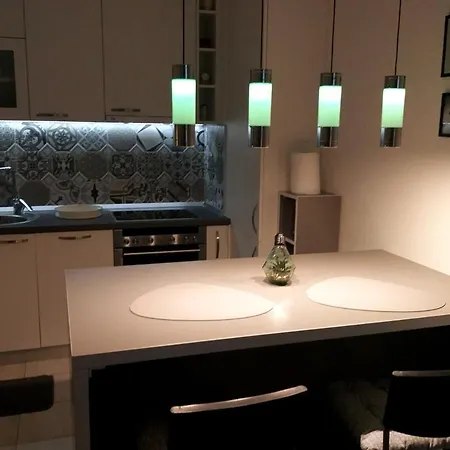 Lovely 1-bedroom Unit With Free Parking