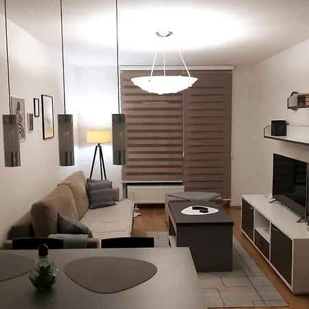 Apartmán Lovely 1-bedroom Unit With Free Parking *