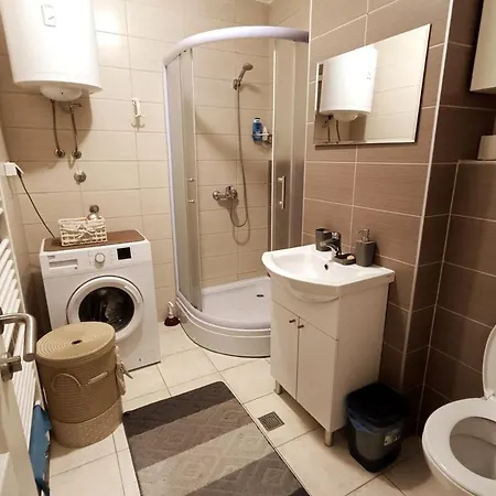 Lovely 1-bedroom Unit With Free Parking *